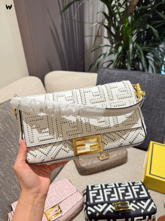 FENDI Baguette