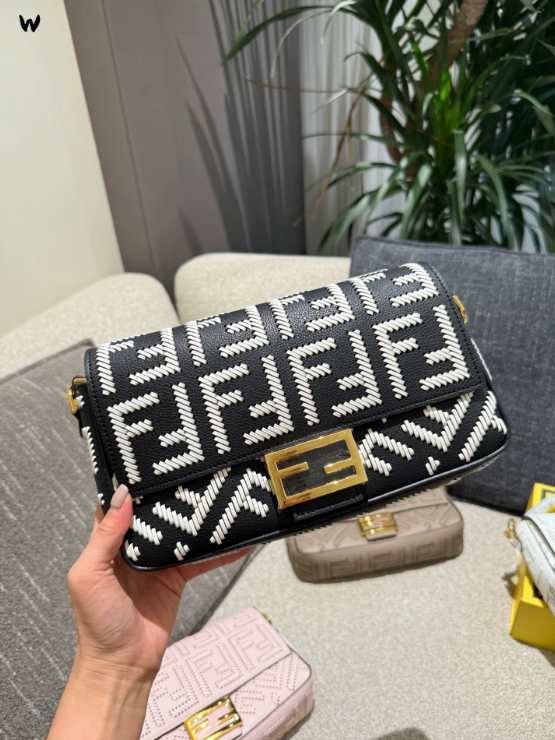 FENDI Baguette